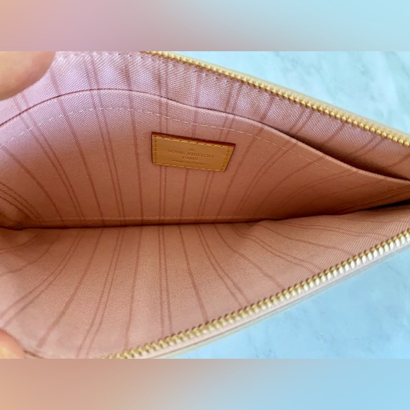 ❗️SOLD❗️Tahitian Neverfull Pouch - Picture 8 of 9